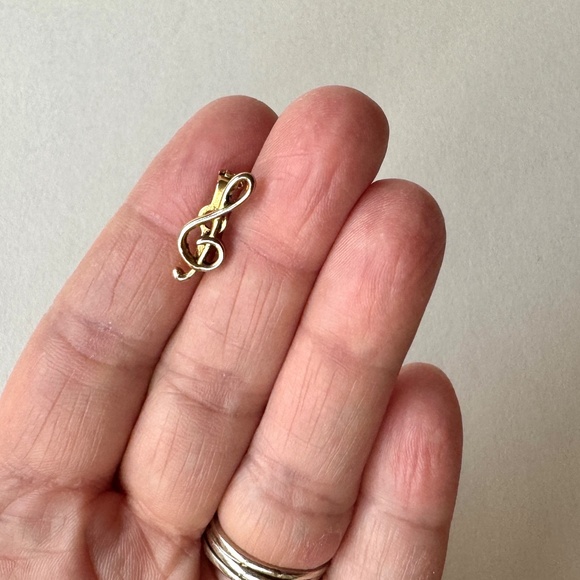Very Tiny Treble Clef Pin - Picture 1 of 7